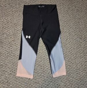 New NWT Under Armour Heathgear  Compression Capris